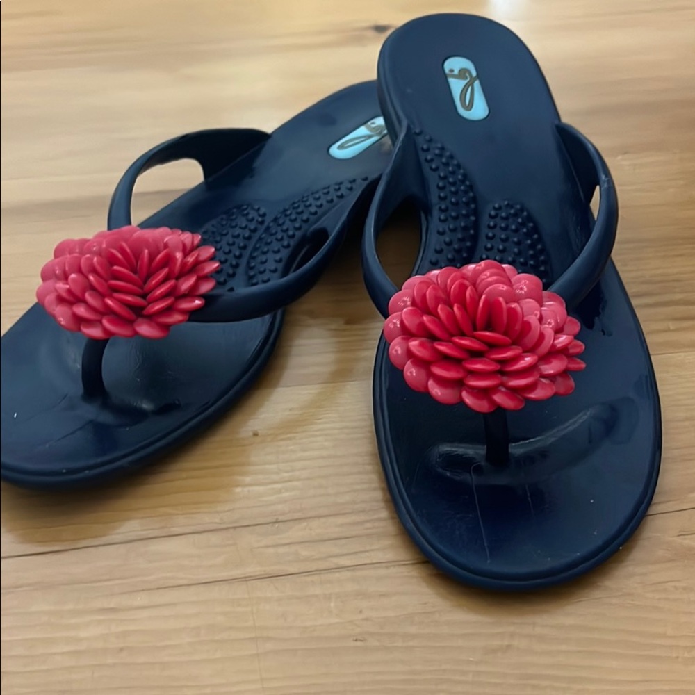OKA b - Navy Flip Flops with Red Floral Accent sz M/L